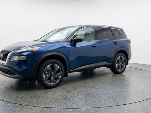 Used 2025 Nissan Rogue SV AWD/4WD image 3
