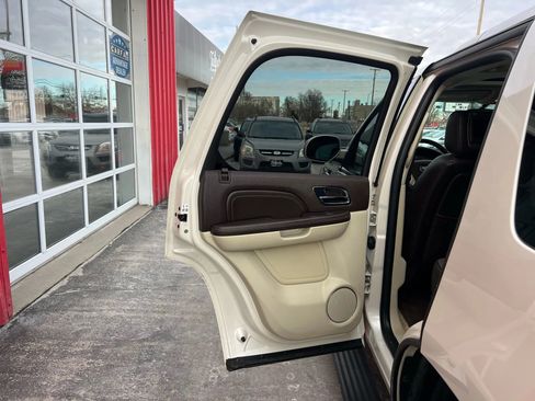 Used 2010 Cadillac Escalade Platinum image 11