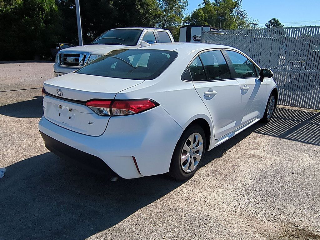 Used 2025 Toyota Corolla LE FWD image 2