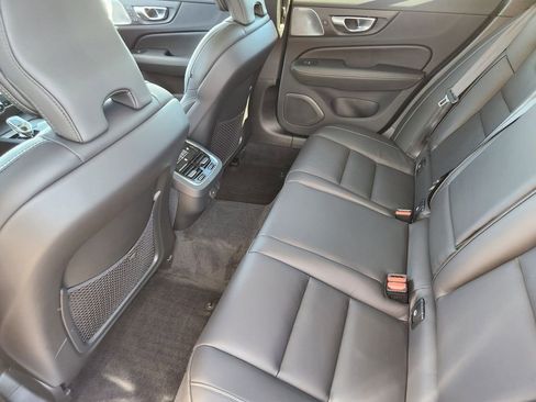 Used 2025 Volvo V60 B5 Cross Country Ultra image 18