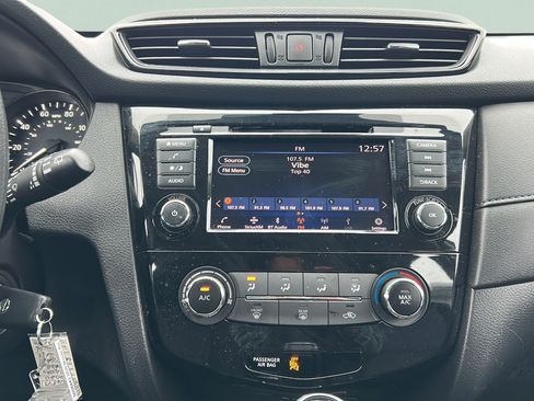 Used 2020 Nissan Rogue S FWD image 28