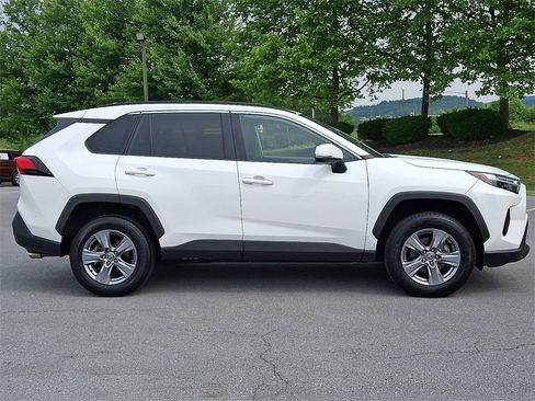 Used 2022 Toyota RAV4 XLE image 10