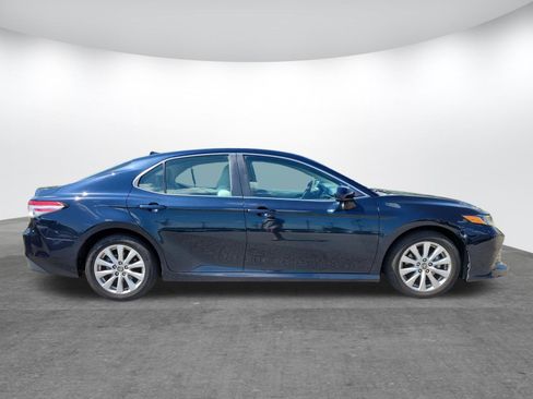Used 2020 Toyota Camry LE FWD image 19