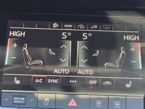 Used 2022 Audi e-tron Premium image 25