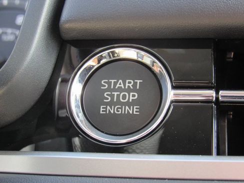 New 2025 Mitsubishi Outlander SE image 18