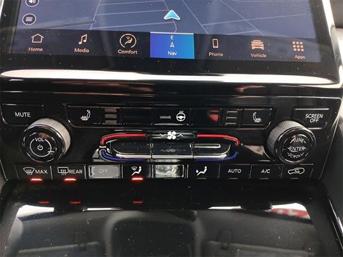 Used 2022 Jeep Grand Cherokee L Limited image 17