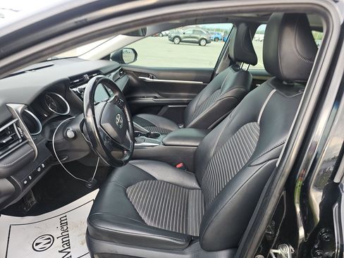 Used 2020 Toyota Camry SE FWD image 8