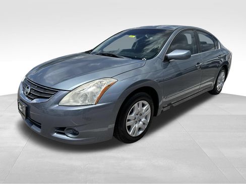 Used 2010 Nissan Altima 2.5 S FWD image 1