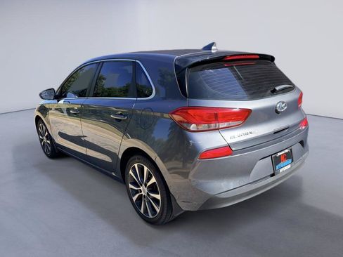 Used 2018 Hyundai Elantra GT FWD image 3