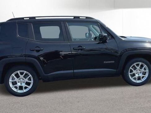 Used 2020 Jeep Renegade Latitude w/ Cold Weather Group image 11