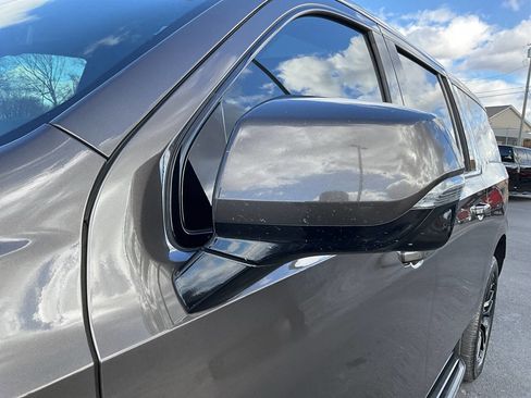 Used 2021 Chevrolet Suburban LT w/ LT Signature Package image 32