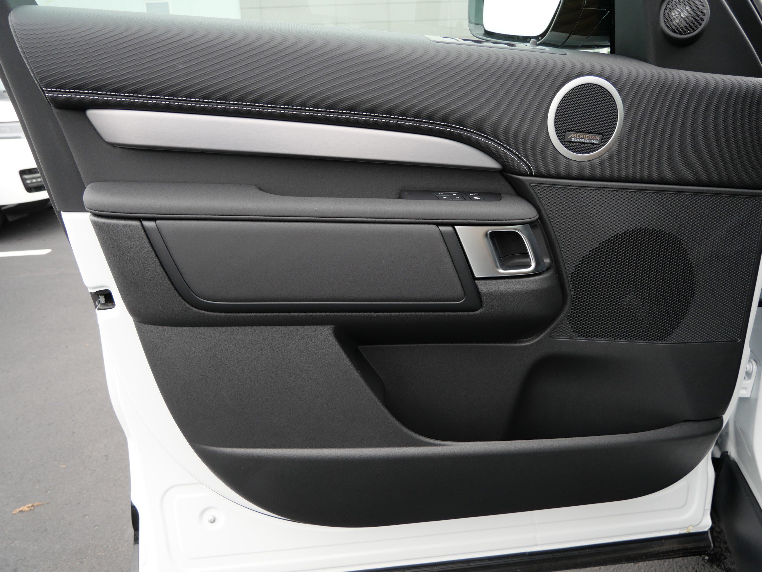 New 2026 Land Rover Discovery Limited Edition AWD/4WD image 4
