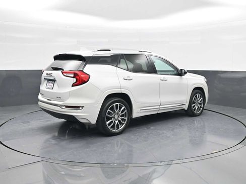 Used 2024 GMC Terrain Denali w/ Denali Premium Package image 8