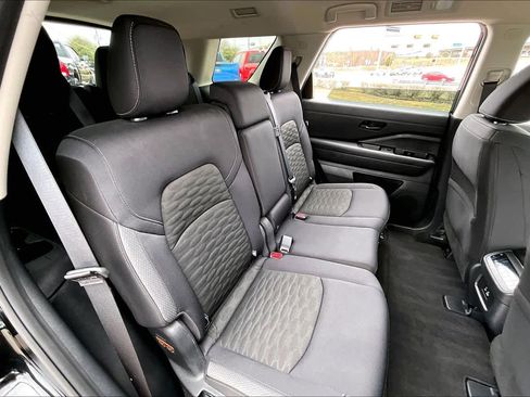 Used 2025 Nissan Pathfinder SV image 19
