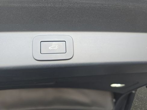 Used 2025 Land Rover Range Rover Sport AWD/4WD image 16