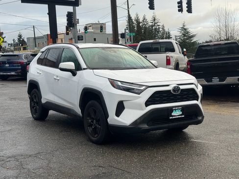 Used 2022 Toyota RAV4 XLE image 9