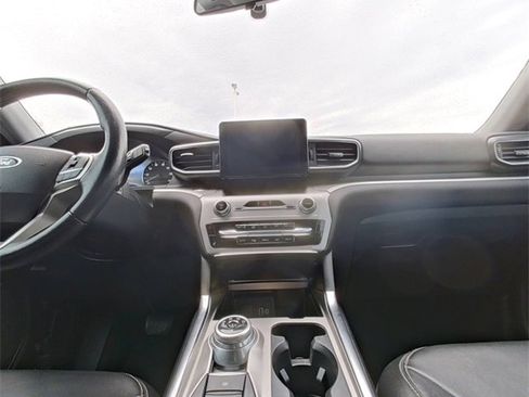 Used 2022 Ford Explorer XLT w/ Equipment Group 202A image 26