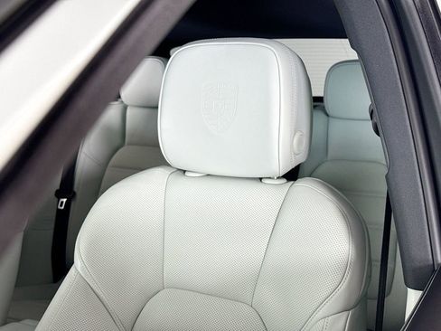 Certified 2025 Porsche Macan S image 27