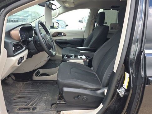 Certified 2019 Chrysler Pacifica Touring Plus w/ Tire & Wheel Group FWD image 21