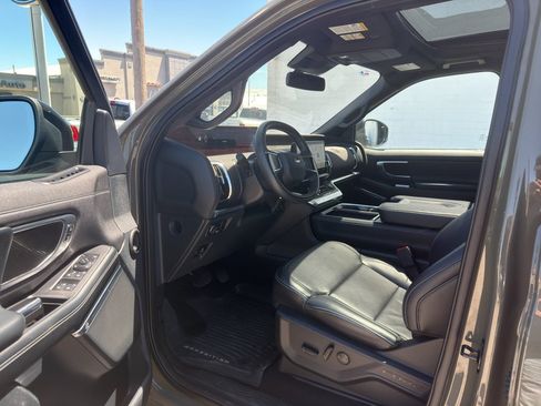 Used 2025 Ford Expedition Platinum w/ Stealth Performance Package AWD/4WD image 5