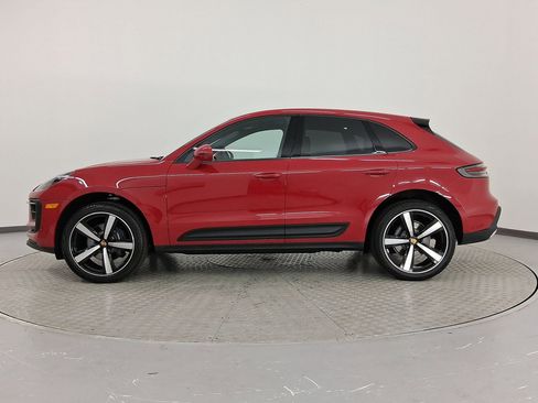 New 2026 Porsche Macan image 2