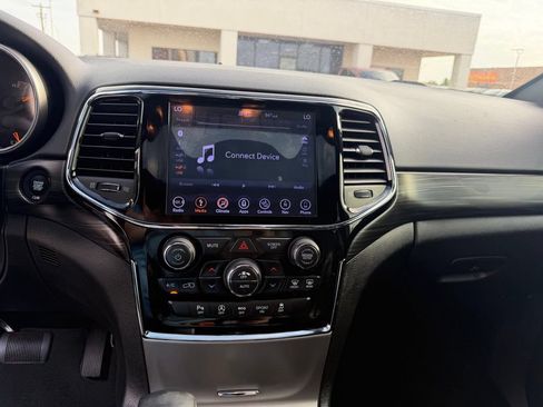 Used 2019 Jeep Grand Cherokee Altitude AWD/4WD image 34