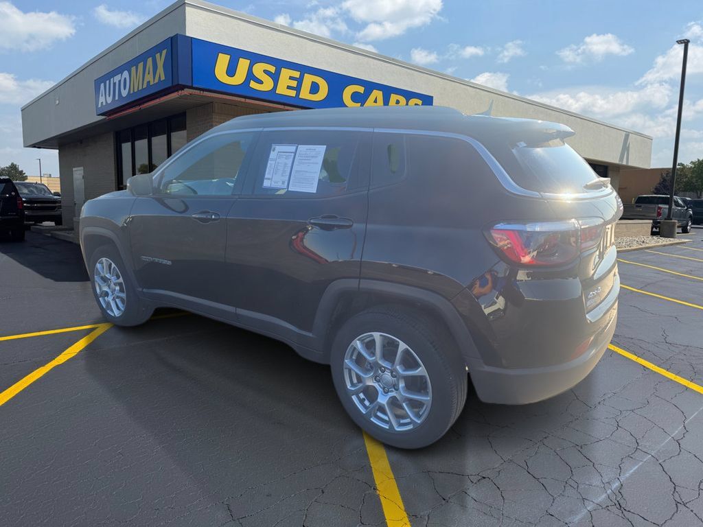 Used 2023 Jeep Compass Latitude AWD/4WD image 7