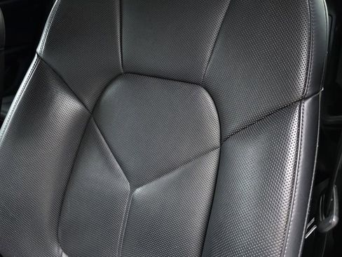 Used 2018 Porsche Macan image 24