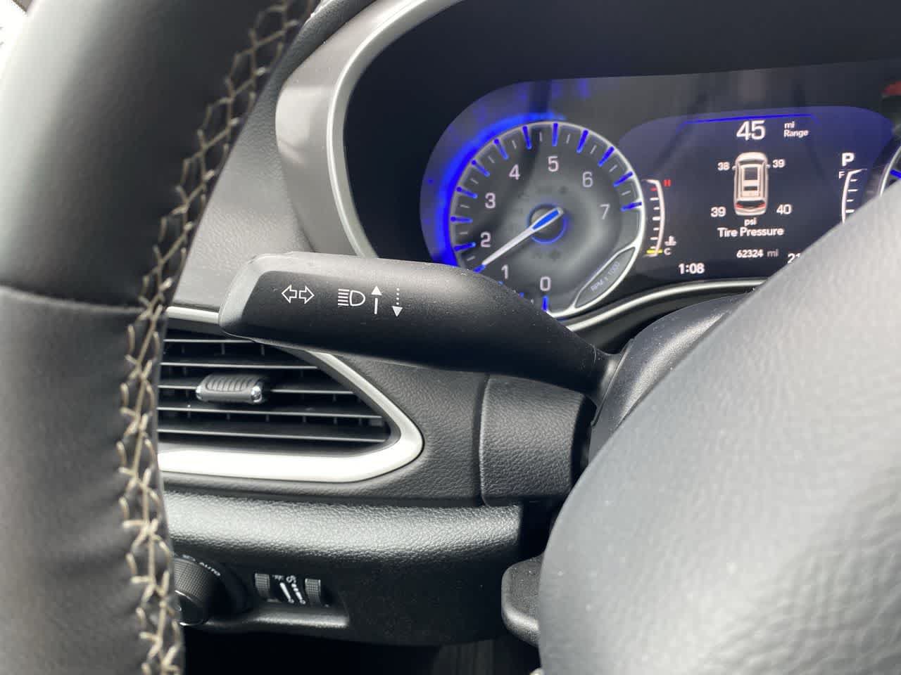 Used 2025 Chrysler Pacifica Select FWD image 22