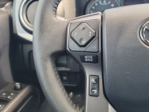 Used 2019 Toyota Tacoma TRD Sport AWD/4WD image 9