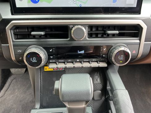 Certified 2025 Toyota 4Runner Limited AWD/4WD image 17