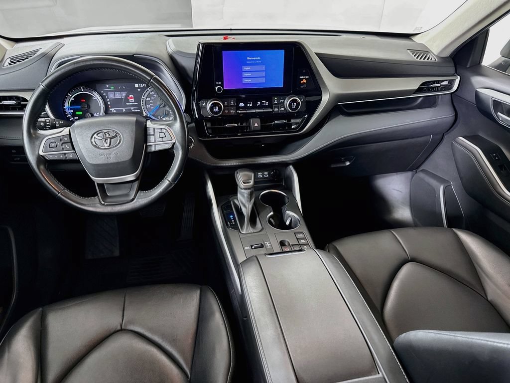 Certified 2023 Toyota Highlander XLE AWD/4WD image 25