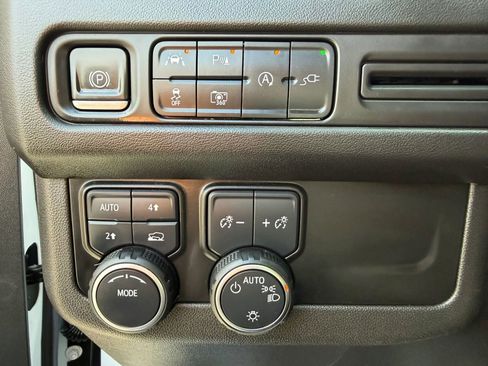 Used 2022 Chevrolet Tahoe LT w/ Luxury Package AWD/4WD image 21