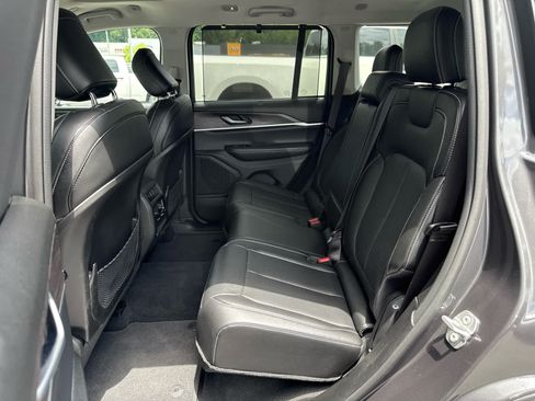 Used 2023 Jeep Grand Cherokee Limited w/ Luxury Tech Group II RWD image 24