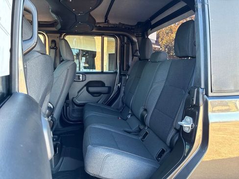 New 2025 Jeep Gladiator Sport image 24