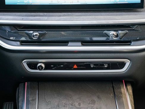 Used 2026 BMW X7 xDrive40i w/ Premium Package image 14