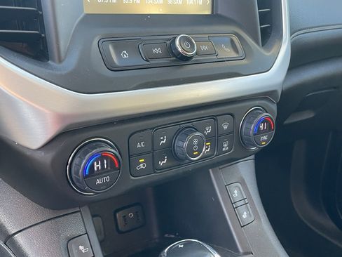 Used 2017 GMC Acadia SLE image 15