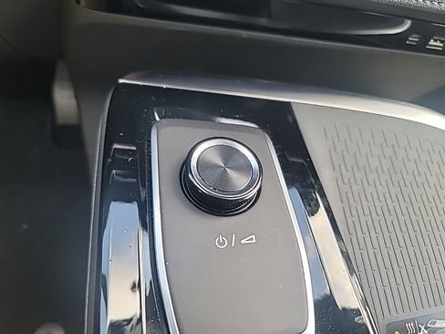 Used 2025 Buick Enclave Preferred image 17