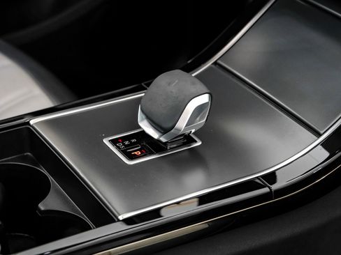 Used 2024 Land Rover Range Rover Evoque Dynamic SE image 30