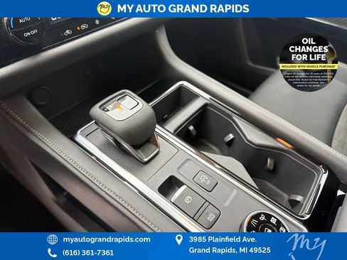 Used 2025 Nissan Pathfinder SV AWD/4WD image 22