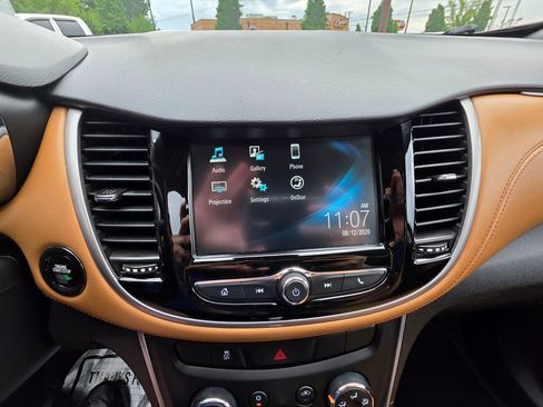 Used 2017 Chevrolet Trax LT w/ LT Convenience Package FWD image 16