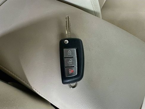 Used 2016 Nissan Rogue S FWD image 38