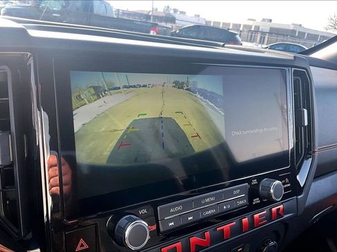 Used 2025 Nissan Frontier PRO-4X w/ Interior Protection Package image 30