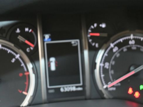 Used 2022 Toyota 4Runner Limited AWD/4WD image 14