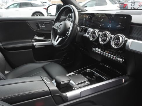 Used 2023 Mercedes-Benz GLB 250 4MATIC w/ Premium Package image 47