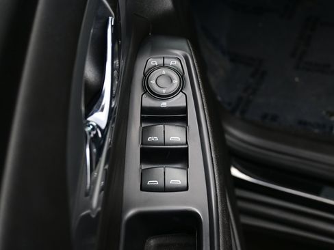 Used 2022 Chevrolet Traverse LT image 11