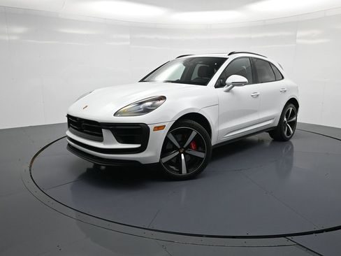 Certified 2024 Porsche Macan S image 1