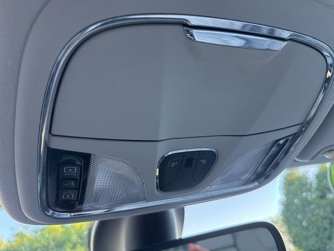 Used 2019 Jeep Cherokee Limited AWD/4WD image 39
