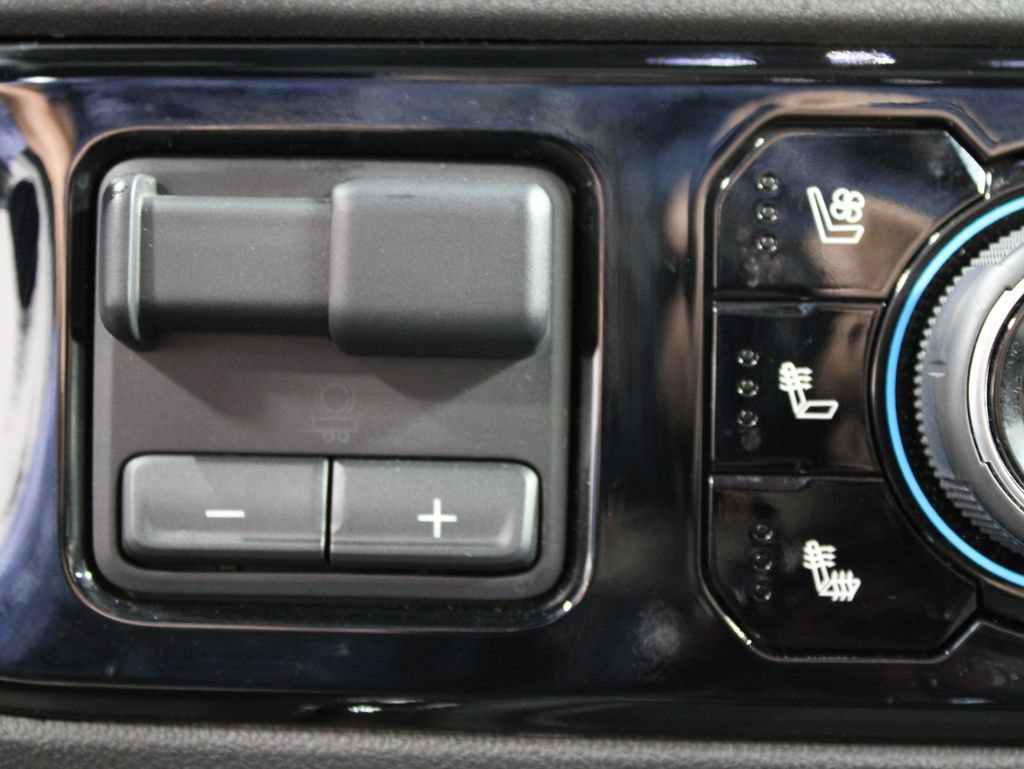 Used 2025 Chevrolet Silverado 2500 ZR2 w/ Technology Package AWD/4WD image 69