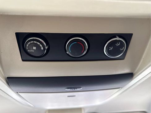 Used 2012 Chrysler Town & Country Touring-L w/ Entertainment Group #2 FWD image 35